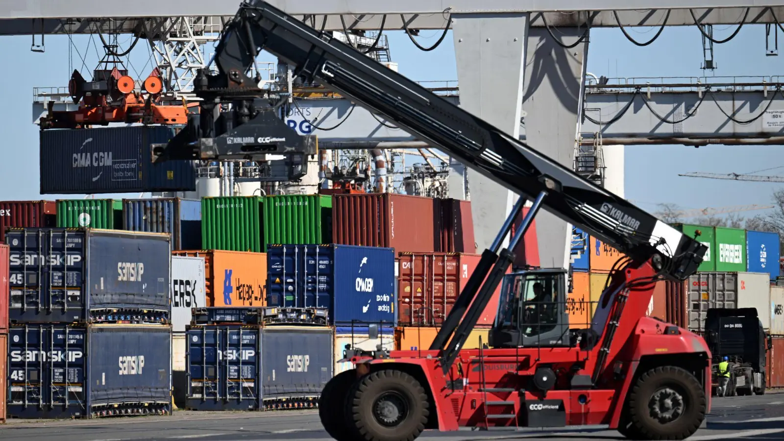 Die aktuelle Umfrage des Ifo zum Auftragsmangel in der deutschen Wirtschaft zeigt leichte Entspannung.  (Foto: Federico Gambarini/dpa)