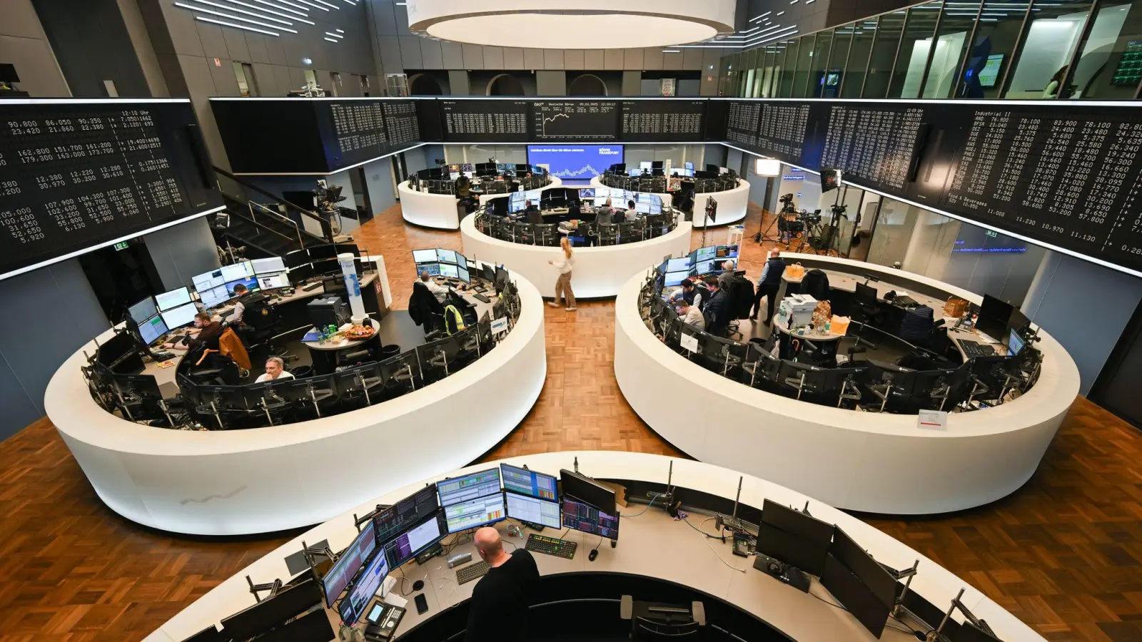 Handelsraum der Frankfurter Börse: Die Dividenden für Aktionäre dürften dieses Jahr steigen (Archivbild) (Foto: Arne Dedert/dpa)