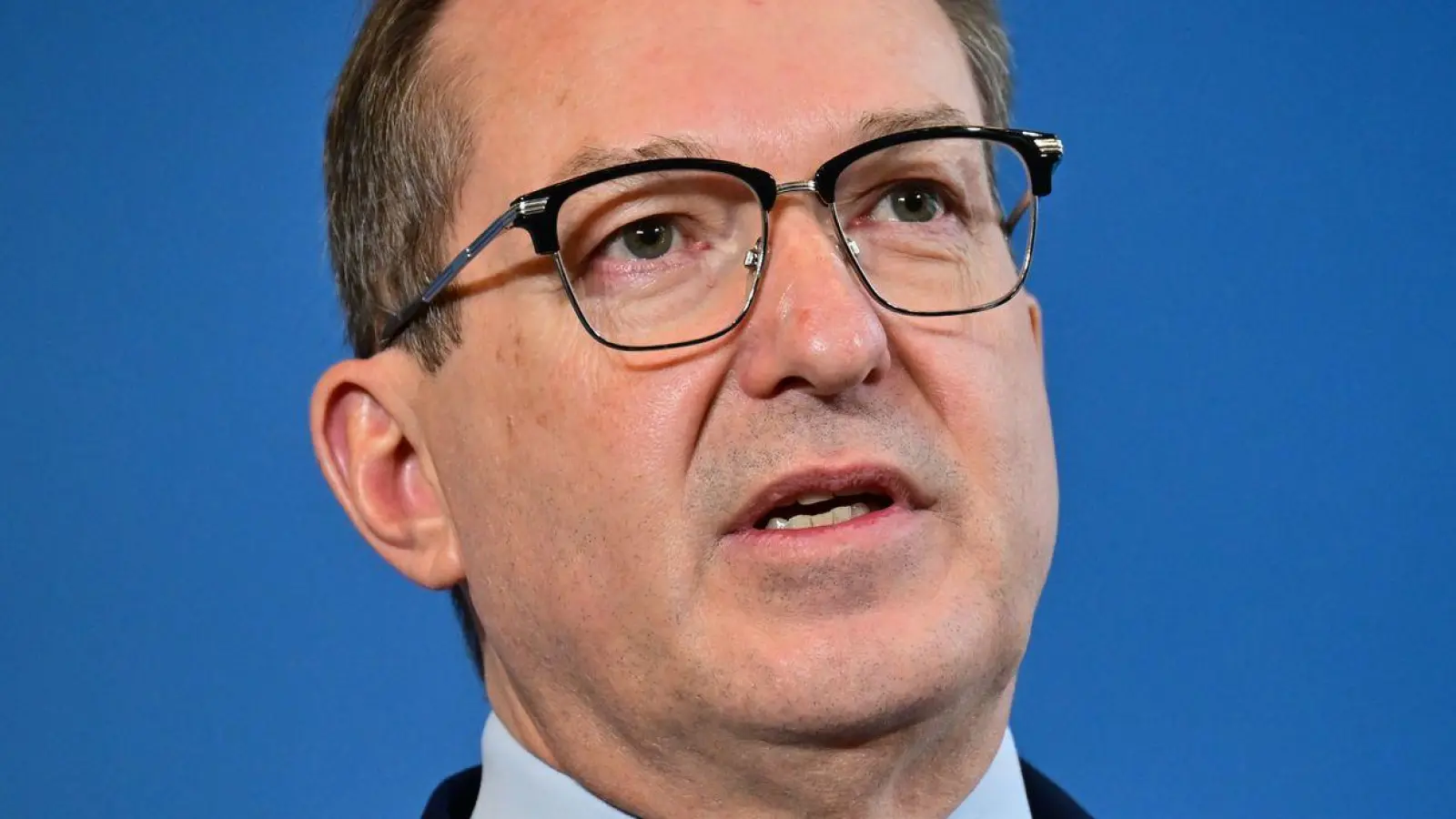 Innenminister Dobrindt will die Flughäfen in Deutschland besser vor Störungen durch Drohnen schützen. (Archivbild) (Foto: Sebastian Christoph Gollnow/dpa)