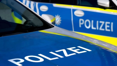 Wegen eines herrenlosen SUP wählen Spaziergänger den Notruf. (Symbolbild) (Foto: Sven Hoppe/dpa)