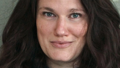 Mascha Schilinski hat es mit ihrem zweiten Spielfilm in den Wettbewerb von Cannes geschafft (undatierte Aufnahme). (Foto: Fabian Gamper/Zentral Studio/dpa)