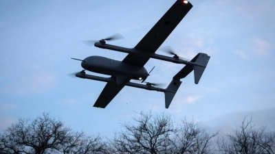 Die Ukraine greift mit Drohnen in ihrem Abwehrkampf gegen Moskaus Angriffskrieg immer wieder auch Ziele in Russland an. (Archivbild) (Foto: Efrem Lukatsky/AP/dpa)