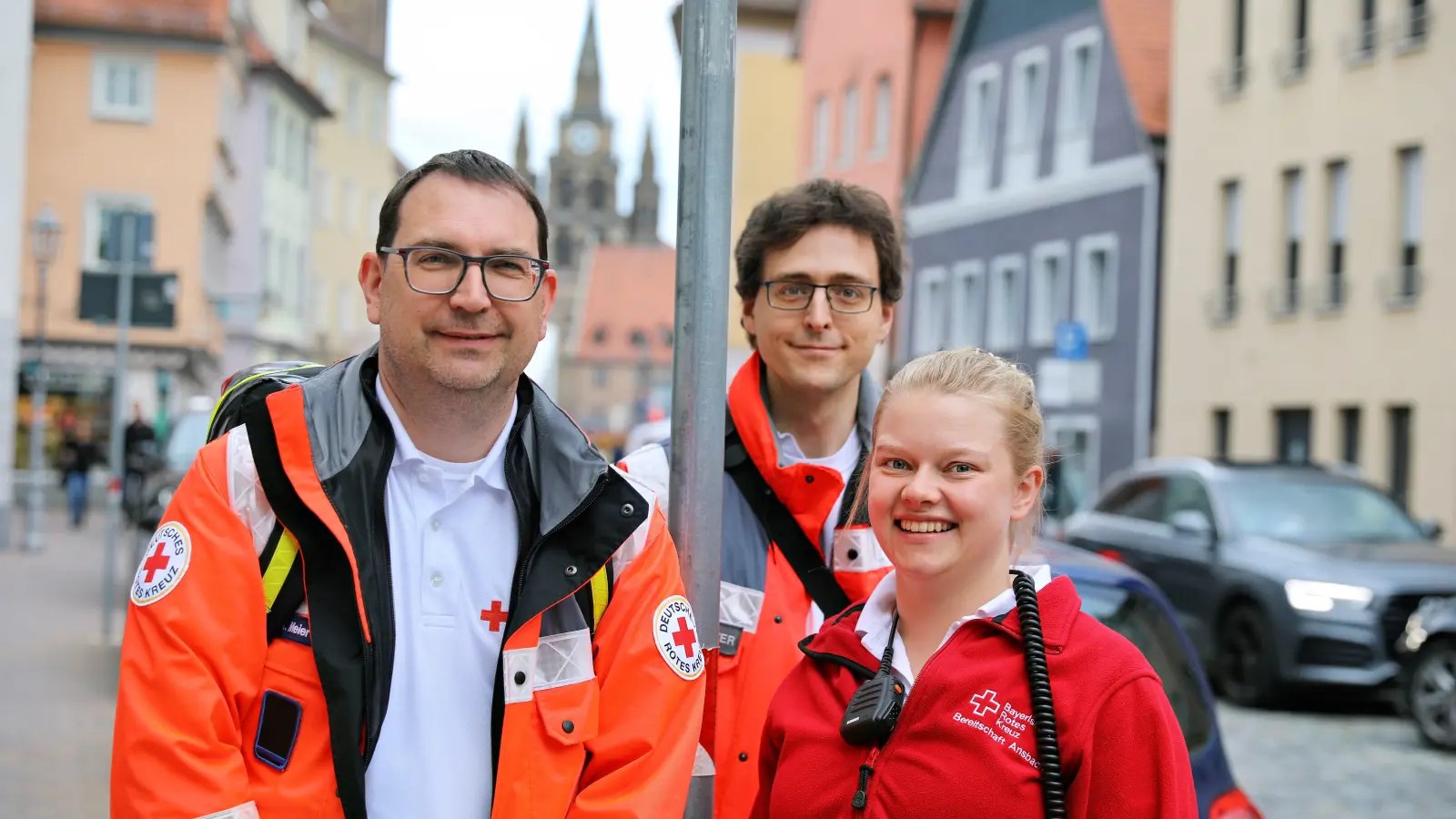 Wo gefeiert wird, kann es auch zu medizinischen Notfällen kommen. Für den Ernstfall stehen beim Altstadtfest die Helfer des Bayerischen Roten Kreuzes bereit. (Foto: Zeynel Dönmez)