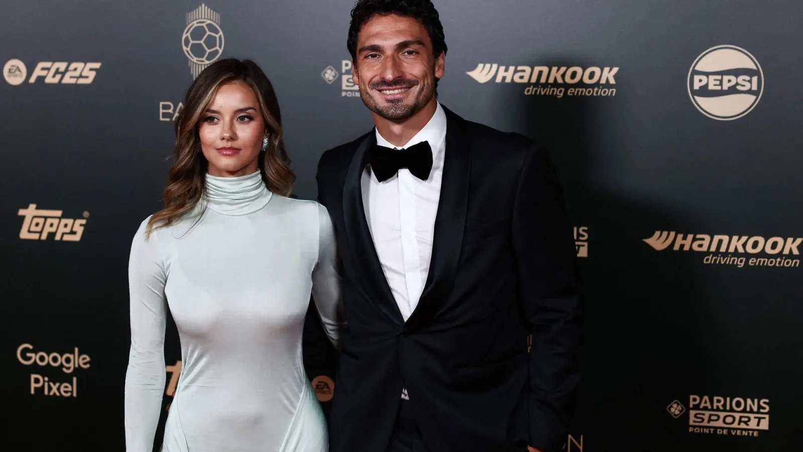 Mats Hummels und Nicola Cavanis kamen gemeinsam zum Ballon d&#39;Or. (Foto: Franck Fife/AFP/dpa)