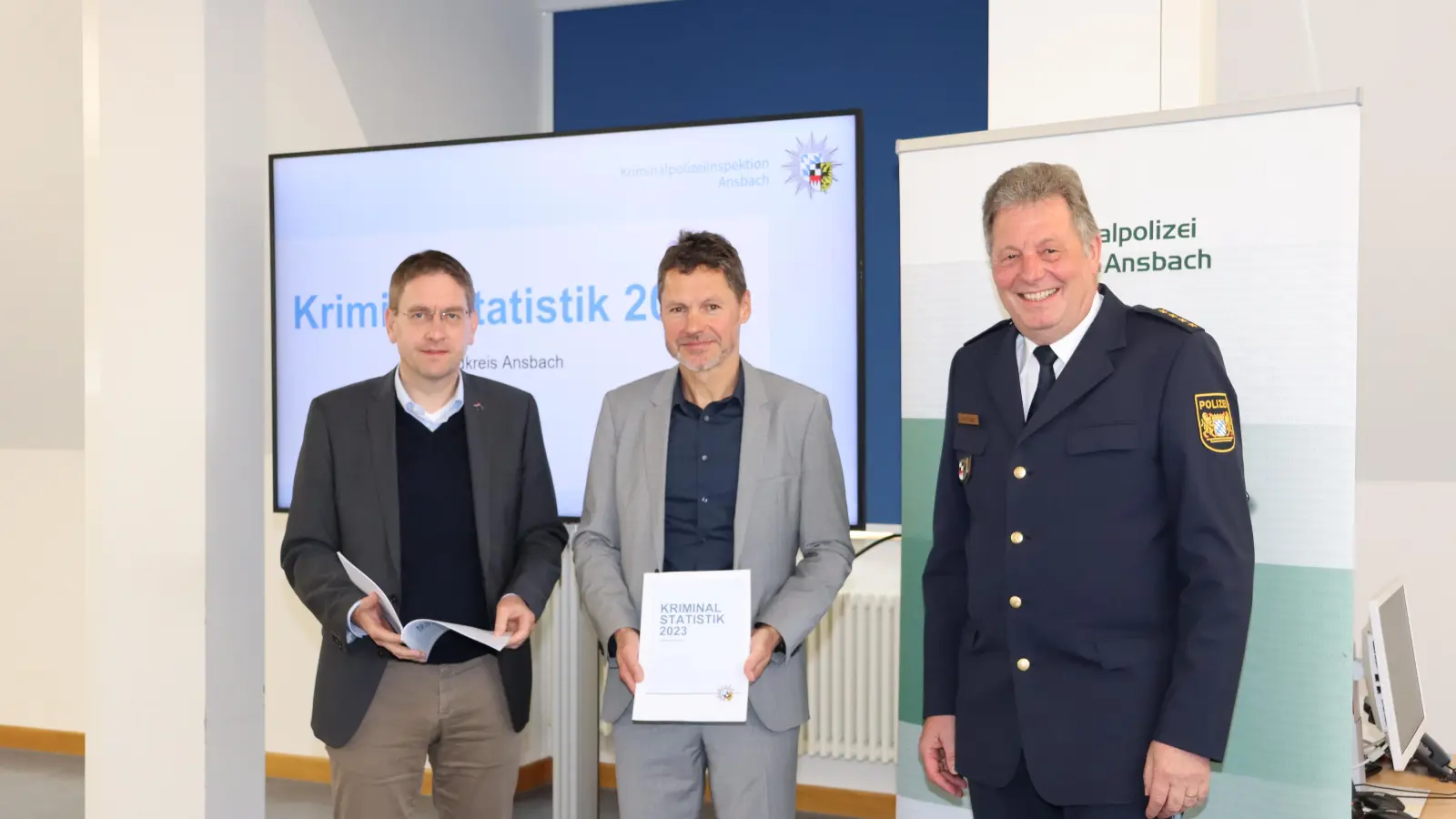 Landrat Dr. Jürgen Ludwig, Kriminaldirektor Dieter Hegwein und Leitender Polizeidirektor Josef Mehringer (von links) stellten die Kriminalitätsstatistik für den Landkreis Ansbach vor. (Foto: Thomas Schaller)