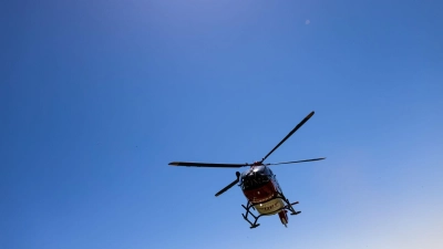 Ein Rettungshubschrauber setzt zur Landung an (Symbolbild). (Foto: Philipp von Ditfurth/dpa)