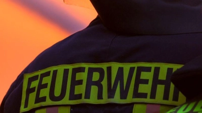 Die Einsatzkräfte löschten das Feuer. (Symbolbild) (Foto: Christoph Reichwein/dpa)
