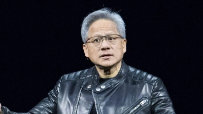 Nvidia-Chef Jensen Huang schwört die Welt auf ein KI-Zeitalter ein - für das seine Firma die Chips liefern will. (Foto: Nic Coury/FR171100 AP/AP/dpa)