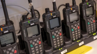 Eine bundesweite Störung des Digitalfunks hat auch Bayern getroffen (Symbolbild). (Foto: Peter Kneffel/dpa)