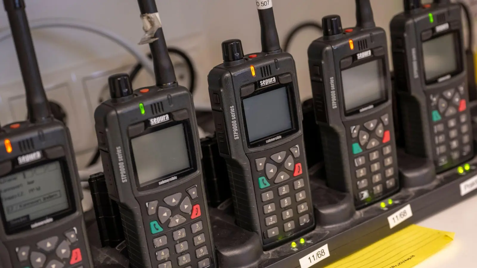 Eine bundesweite Störung des Digitalfunks hat auch Bayern getroffen (Symbolbild). (Foto: Peter Kneffel/dpa)