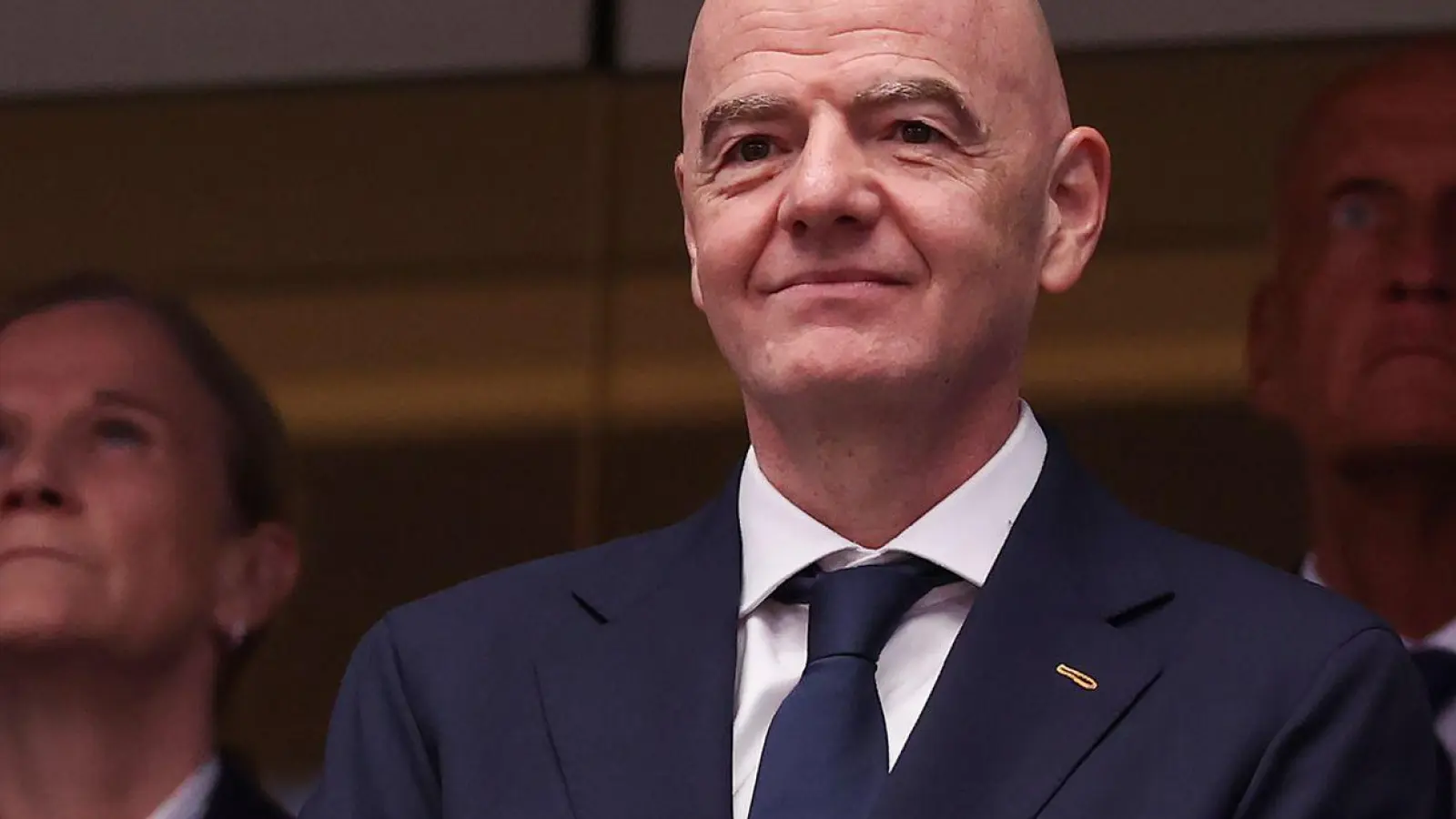 Die FIFA um Gianni Infantino steht nach der Aussetzung einer Rot-Sperre in der Kritik. (Foto: Sam Hodde/AP/dpa)