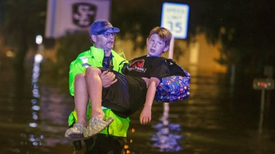 Ganze Straßenzüge stehen unter Wasser. (Foto: Luis Santana/Tampa Bay Times/ZUMA Press Wire/dpa)