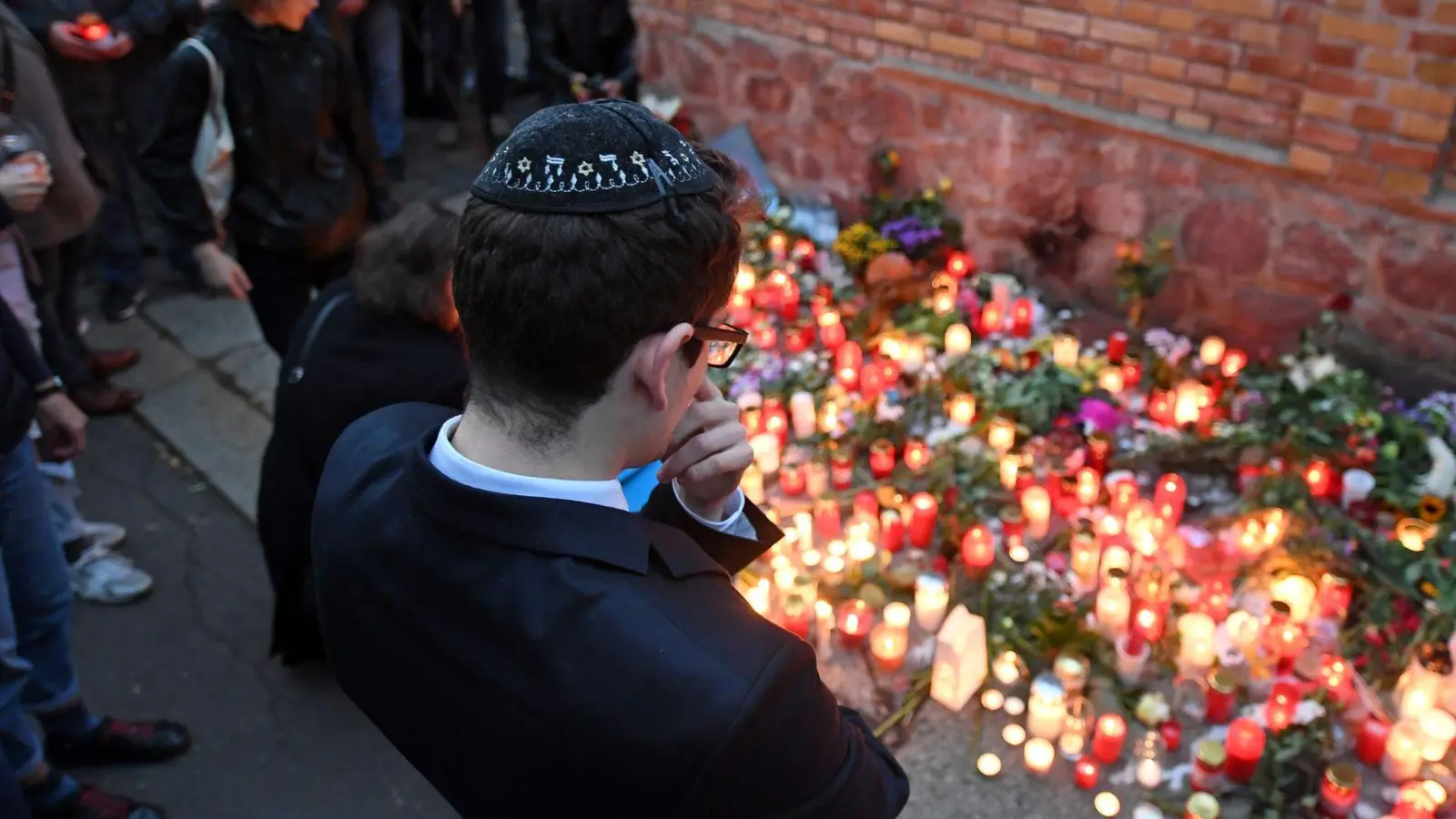 Antisemitismus von Rechts ist nach Einschätzung des Bundesverbands Rias besonders gewalttätig - wie der Anschlag auf die Synagoge in Halle 2019. (Archivbild) (Foto: Hendrik Schmidt/dpa-Zentralbild/ZB)