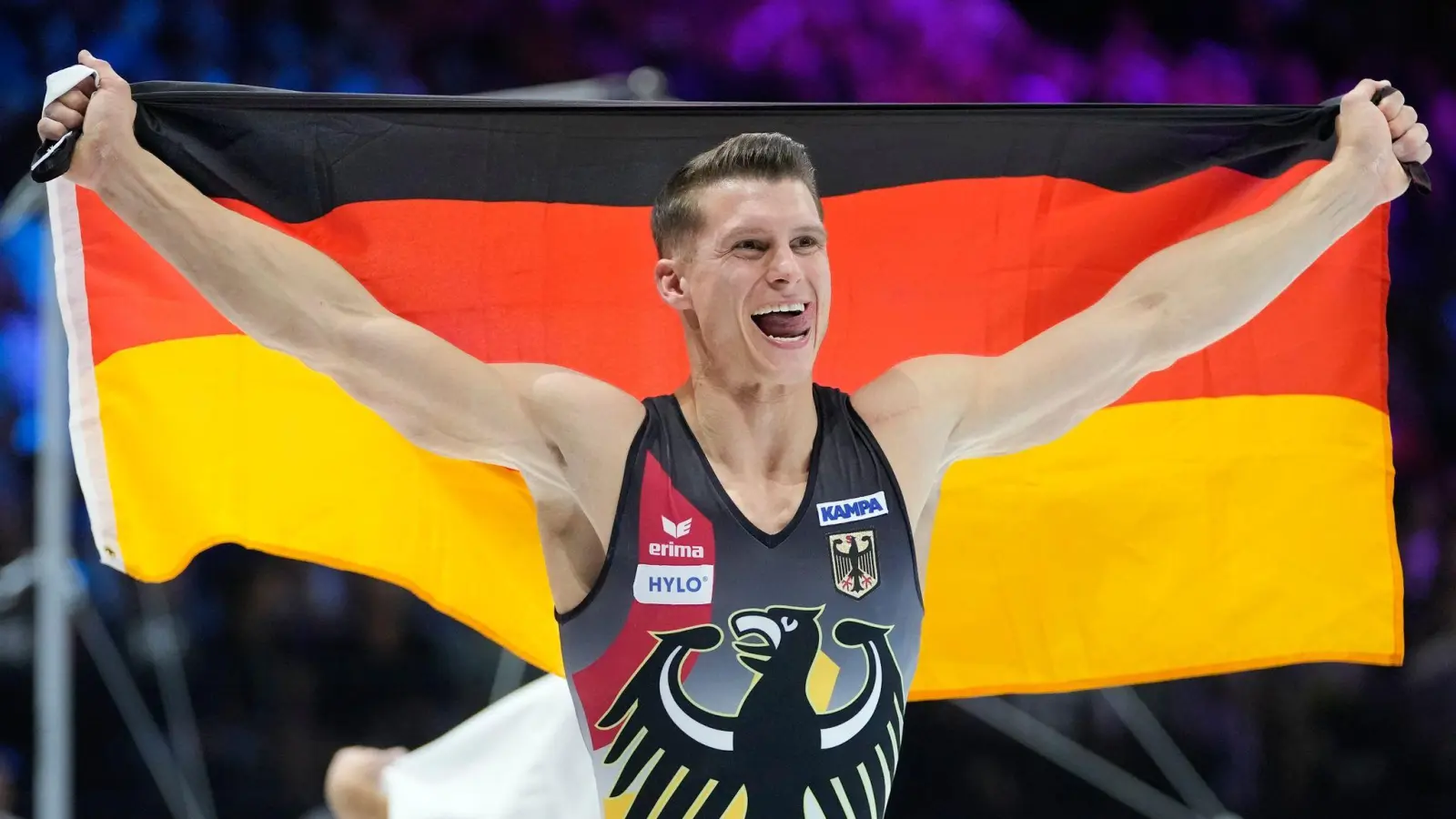 Turner Lukas Dauser gewann WM-Gold am Barren. (Foto: Virginia Mayo/AP/dpa)