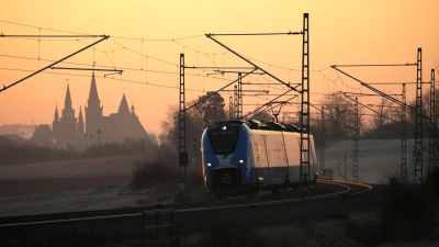 Bauarbeiten auf der Bahnlinie zwischen Ansbach und Würzburg sorgen ab 14. Juli für vereinzelte Ausfälle von Arverio-Zügen.  (Foto: Johannes Hirschlach)