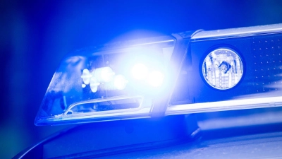 Die Polizei sucht nach Zeugen, die Fotos, Videos oder Audioaufnahmen von dem Geschehen gemacht haben. (Symbolbild) (Foto: Lino Mirgeler/dpa)