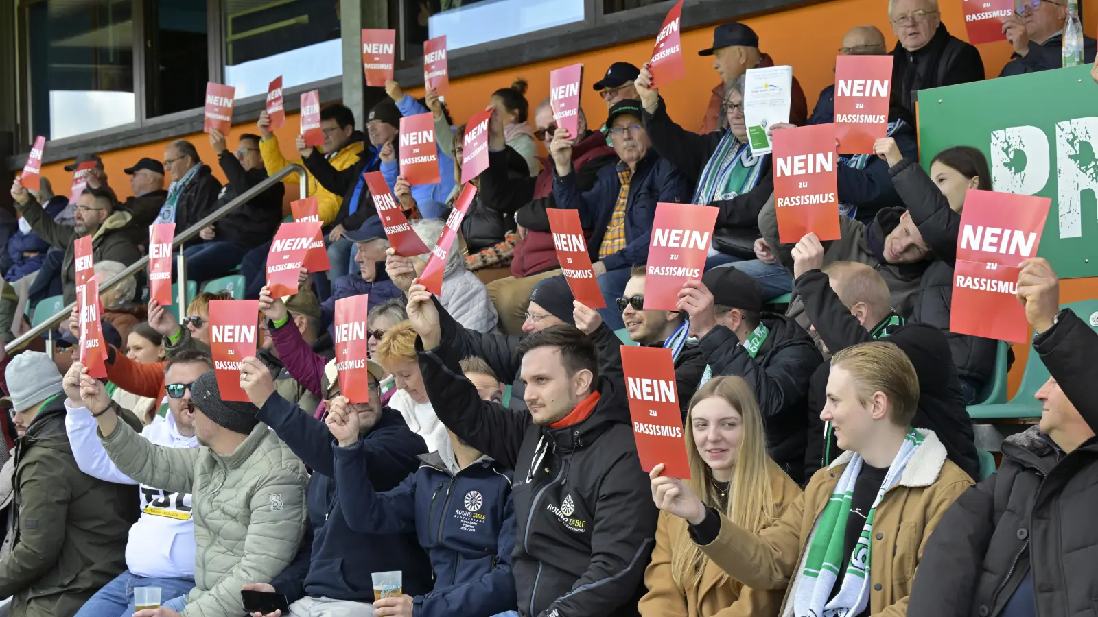 Rassismus wurde in Ansbach die Rote Karte gezeigt. (Foto: Martin Rügner)