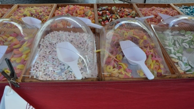 Auch Naschkatzen kommen beim Herbstmarkt in Dietenhofen auf Ihre Kosten. (Foto: Yvonne Neckermann)