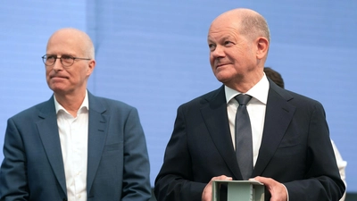 Hamburgs Bürgermeister Peter Tschentscher setzt trotz schlechter Umfragewerte für den Kanzler im Bürgerschaftswahlkampf auf Olaf Scholz. (Foto: Marcus Brandt/dpa)