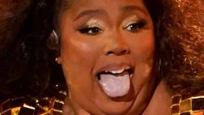 Die US-amerikanische Sängerin Lizzo bei einem Auftritt. (Archivbild) (Foto: Chris Pizzello/Invision via AP/dpa)