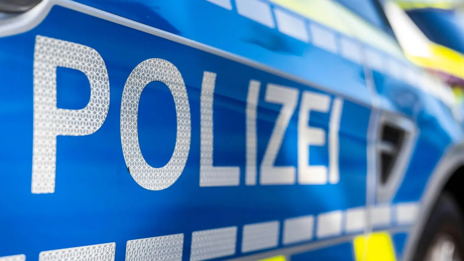 Zeuginnen und Zeugen werden um Hinweise gebeten. (Symbolbild) (Foto: David Inderlied/dpa)