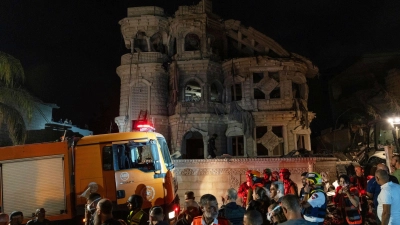 In Israel wurden in mehreren Städten Gebäude getroffen.    (Foto: Daniel Rolider/AP/dpa)