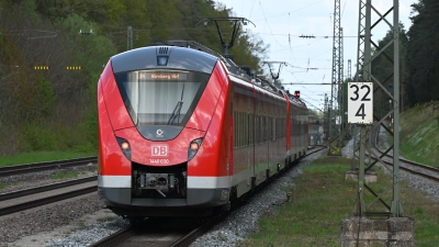 Der S-Bahn-Verkehr auf der Linie S4 ist wegen der Streckensperrung Ansbach–Crailsheim weiterhin stark beeinträchtigt. (Symbolbild: Manfred Blendinger)