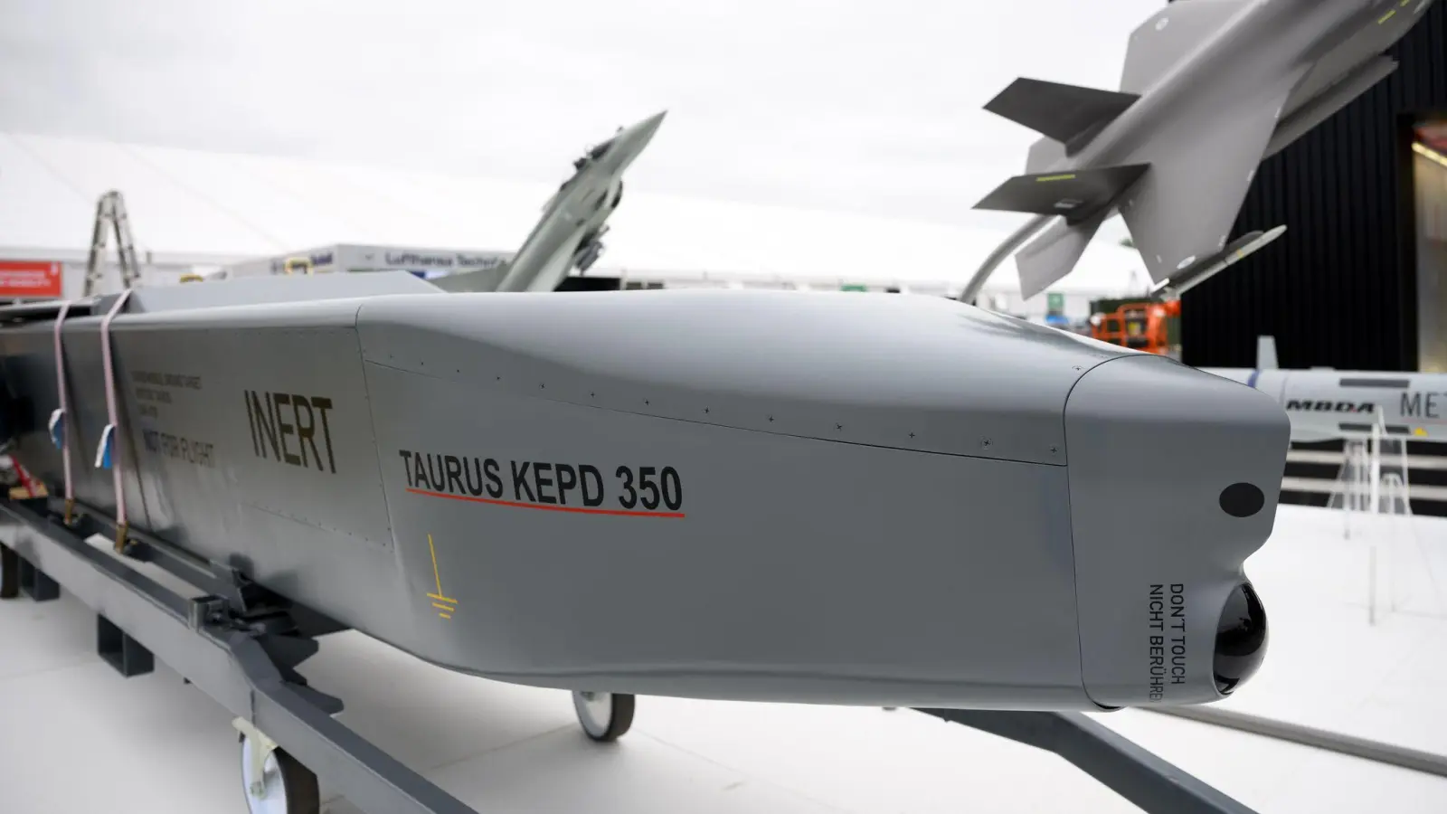 Taurus-Marschflugkörper gehören zum Angebot der Luft- und Raumfahrtindustrie.  (Foto: Bernd von Jutrczenka/dpa)