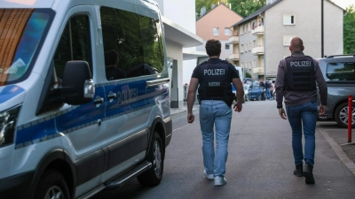 Nach dem Angriff eines Mannes auf mindestens fünf Menschen in Bielefeld gibt es einen SEK-Einsatz im Zusammenhang mit der Tat (Foto: Tim Oelbermann/dpa)