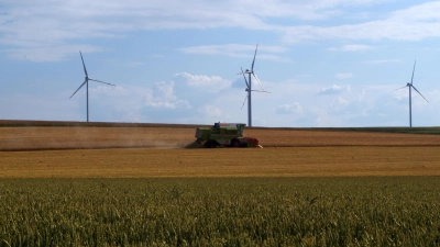 Ob Frühling, Sommer, Herbst oder Winter: Damit die Windräder rund um Uffenheim nicht mehr stillstehen müssen, soll künftig grüner Wasserstoff produziert werden. (Archivfoto: Heinz Wraneschitz)