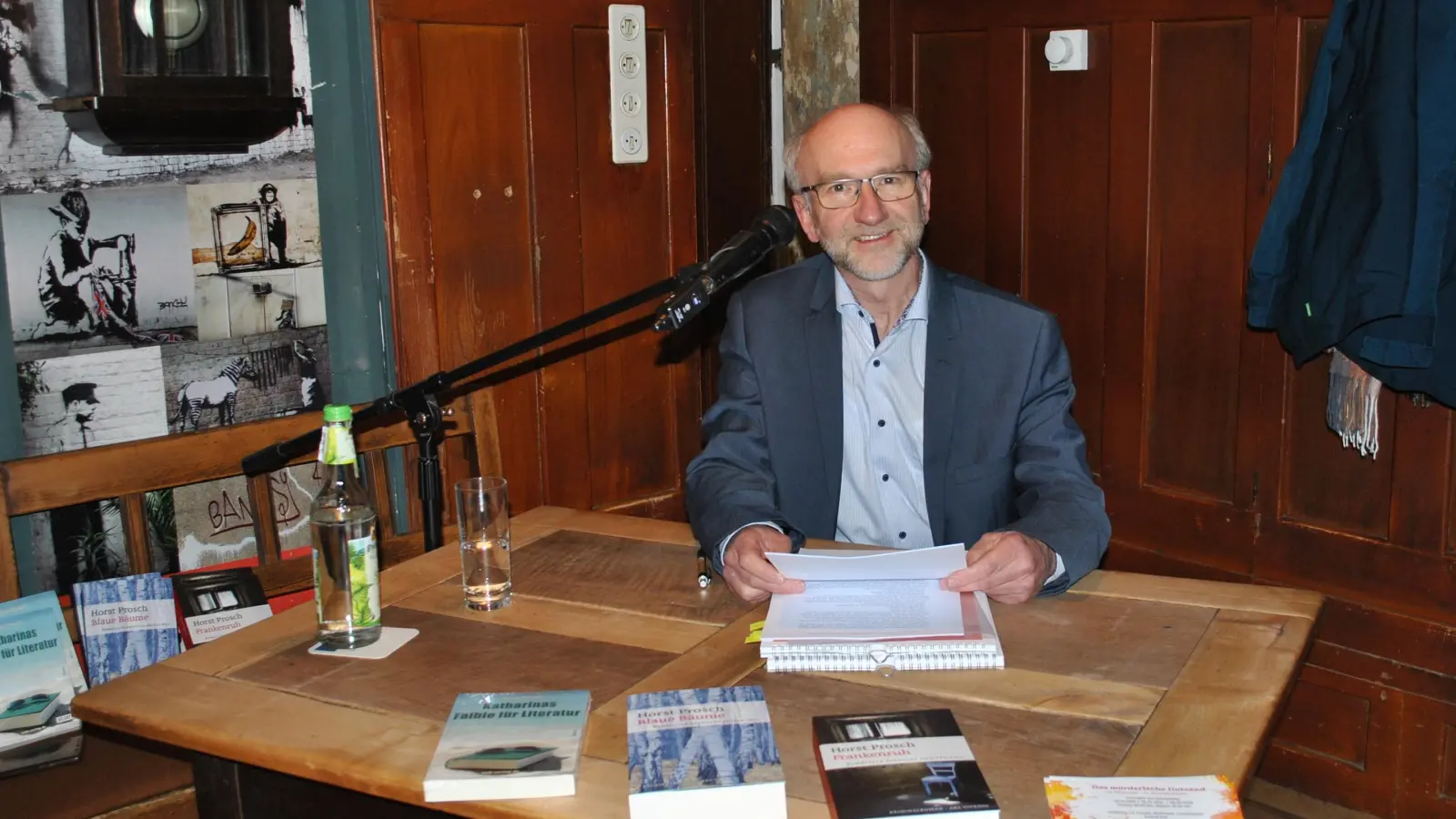 Uralt, klein und ungemein gemütlich: Horst Prosch hat das Wolframs-Eschenbacher Traditionsgasthaus „Zur Traube“ für seine Lesungen ausgewählt. (Foto: Petra Mai)