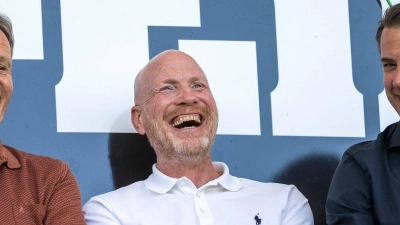 Mathias Sammer (M) dürfte Borussia Dortmund in einer etwas anderen Rolle erhalten bleiben.  (Foto: David Inderlied/dpa)