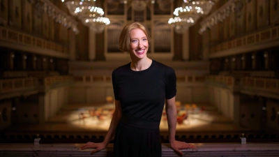 Joana Mallwitz, Chefdirigentin des Konzerthausorchesters Berlin, wird in Herrieden zu erleben sein. (Foto: Simon Pauly)