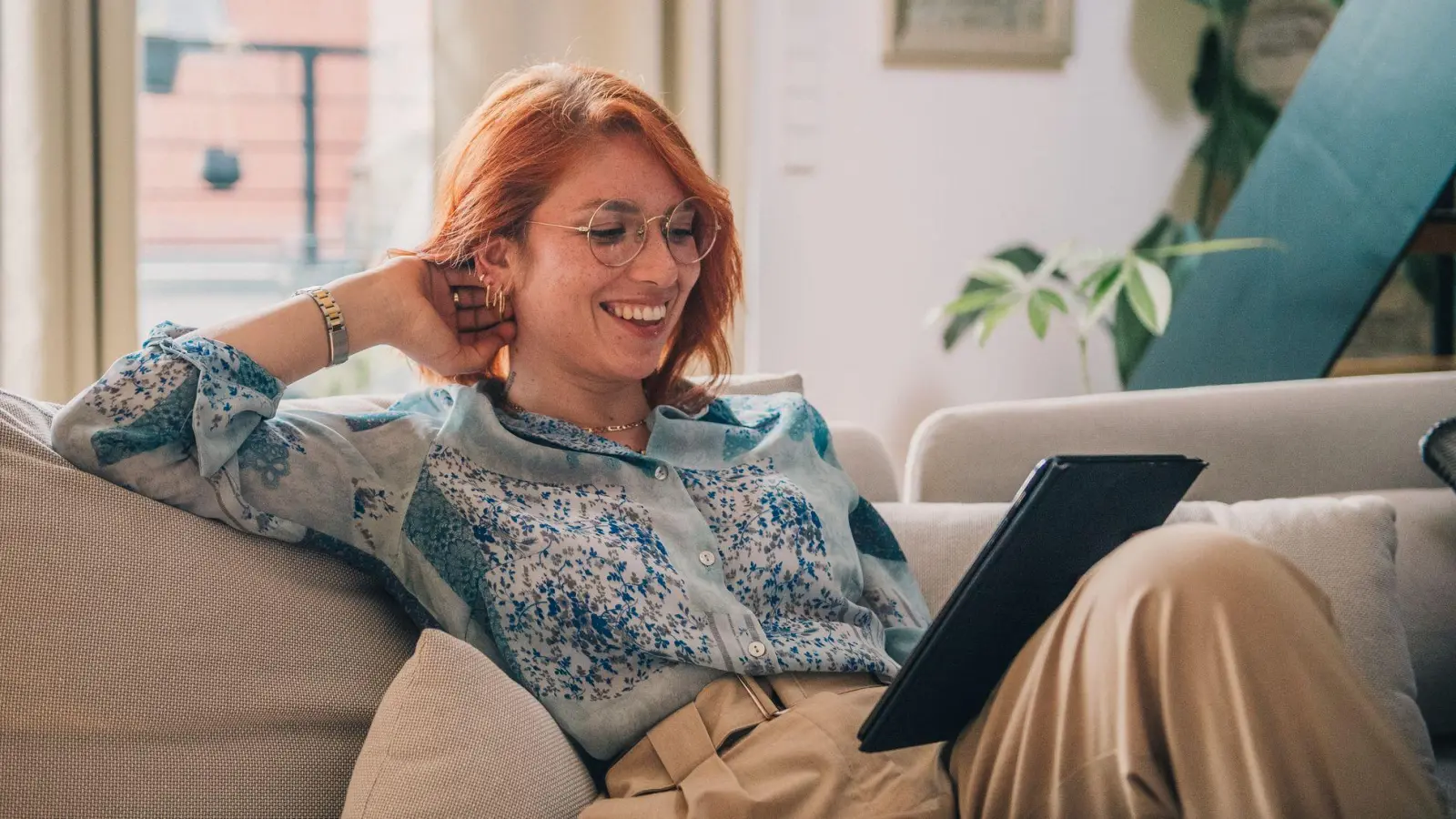 Beim Streamen macht man sich selten Gedanken über den Energieverbrauch - dabei besteht hier durchaus Einsparpotenzial, wenn auch im kleinen Rahmen. (Foto: Zacharie Scheurer/dpa-tmn)