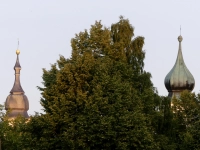 Weidenbachs prägende Turmhauben - gesehen in Weidenbach (Foto: Erich Kraus)