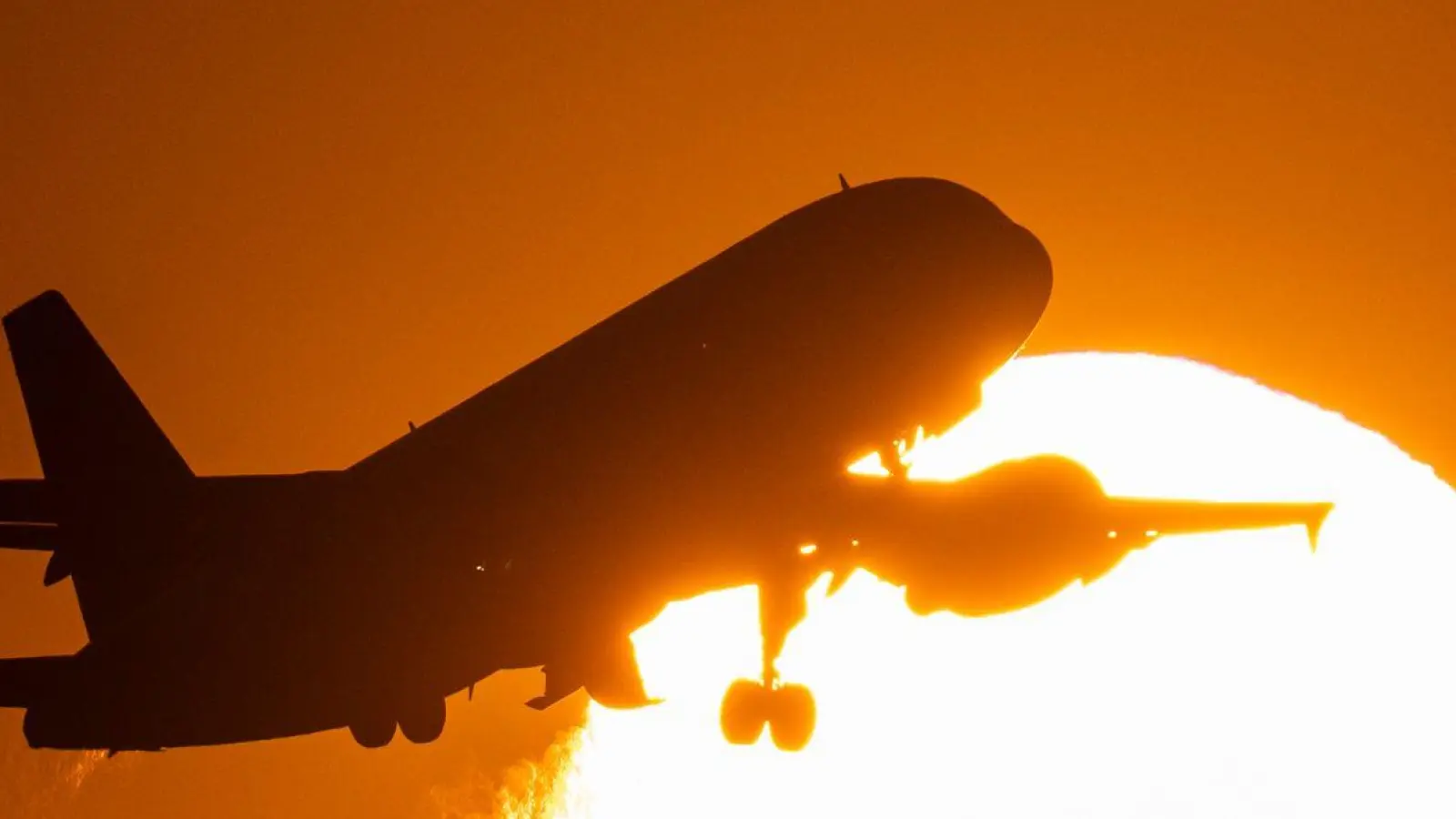 Bei einem Flug zur griechischen Insel Kos kam es zu einer hohen Verspätung, die ein Gerichtsverfahren auslöste. (Foto: Boris Roessler/dpa)