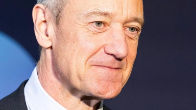 Siemens-Vorstandschef Roland Busch. Der Münchner Konzern wird von den Streitigkeiten der US-Regierung mit China in Mitleidenschaft gezogen. (Archivbild) (Foto: Michael Matthey/dpa)