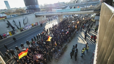 Demonstrationen von Rechtsextremisten waren zuletzt häufiger von Gegendemonstrationen begleitet. (Archivfoto) (Foto: -/dpa)