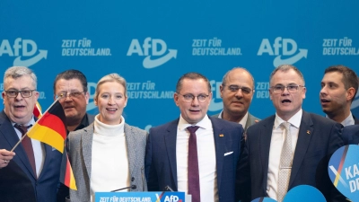 Auch die Reden, die beim Bundesparteitag der AfD in Riesa im vergangenen Januar gehalten wurden, flossen in die Neubewertung durch den Verfassungsschutz ein. (Archivfoto) (Foto: Sebastian Kahnert/dpa)