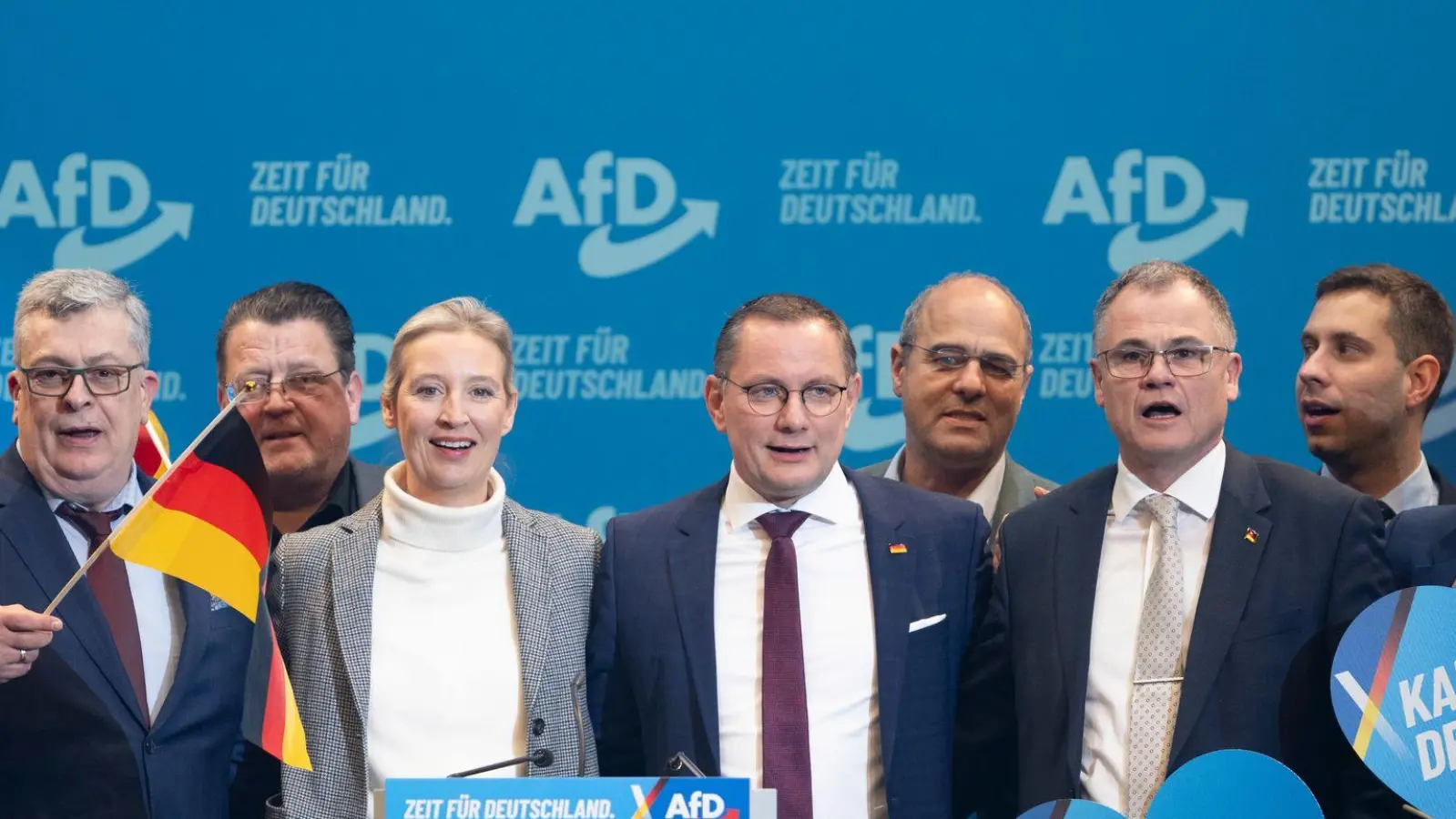 Auch die Reden, die beim Bundesparteitag der AfD in Riesa im vergangenen Januar gehalten wurden, flossen in die Neubewertung durch den Verfassungsschutz ein. (Archivfoto) (Foto: Sebastian Kahnert/dpa)