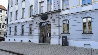 Im Rahmen der Kriminalitätsprävention besuchen Lehrkräfte der Berufsvorbereitungsklassen des BSZ Ansbach-Triesdorf mit den Schülerinnen und Schülern unter anderem das Amtsgericht Ansbach.  (Foto: Thomas Schaller)