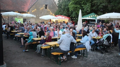 Wer wollte, fand schon noch ein Plätzchen, doch am Samstagabend hatten sich die Reihen gut gefüllt. (Foto: Robert Maurer)