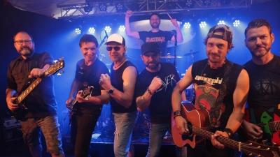 Auch die siebenköpfige Band „Flamingo Moe” ist beim Dinkelsbühler Kneipenfestival vertreten: Den Musik-Fans servieren die Hesselberger eine bunte Mischung aus verschiedenen Stilarten. (Foto: Flamingo Moe)
