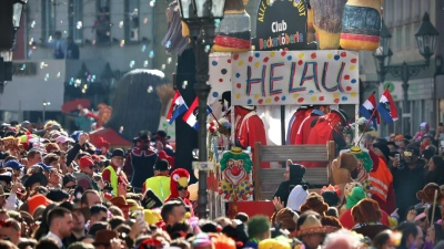 Jährlich zieht es tausende Zuschauer zu den Faschingsumzügen nach Franken. (Archivbild) (Foto: Karl-Josef Hildenbrand/dpa)