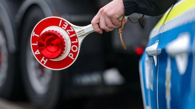 Die Polizei hat einen Autofahrer auf der A3 kontrolliert. (Symbolbild) (Foto: Jan Woitas/dpa)