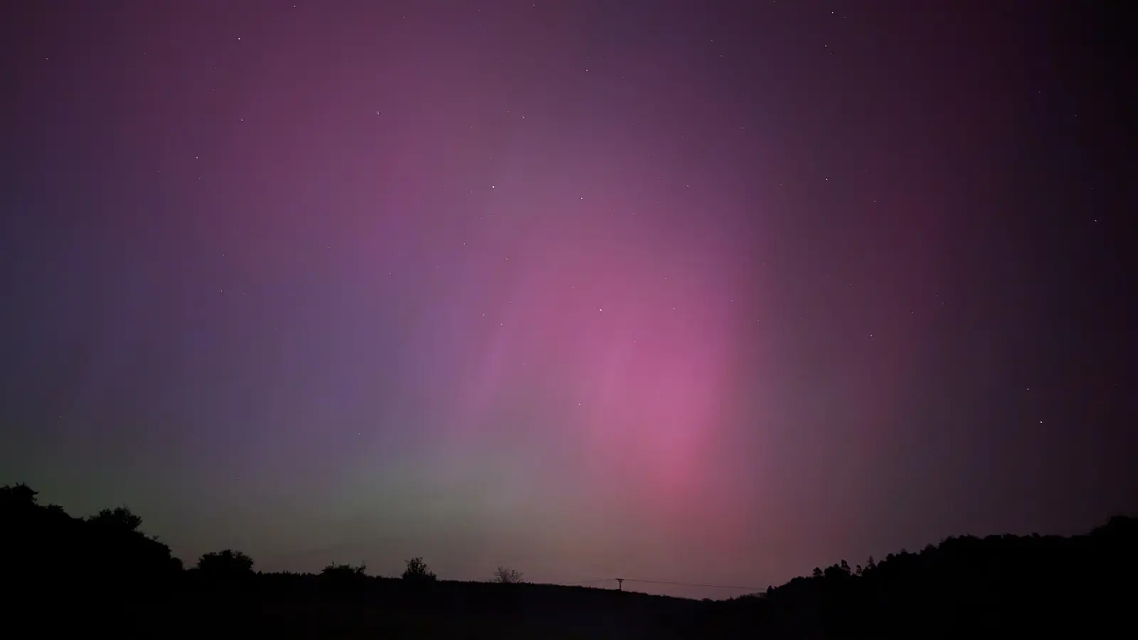 Den farbenprächtigen Himmel über Vestenberg bei Petersaurach hat Katrin Luger festgehalten. (Foto: Katrin Luger)