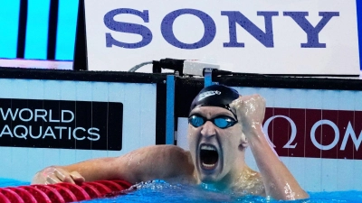 Lukas Märtens gewinnt Gold bei der Schwimm-WM. (Foto: Vincent Thian/AP/dpa)