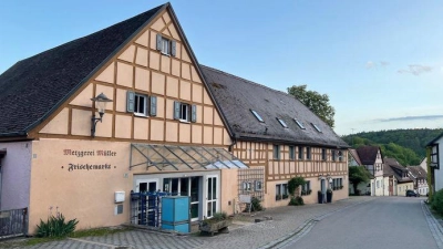 Macht für immer dicht: Das Gasthaus „Roter Ochse” in Rügland samt Metzgerei und Laden. (Foto: Yvonne Neckermann)