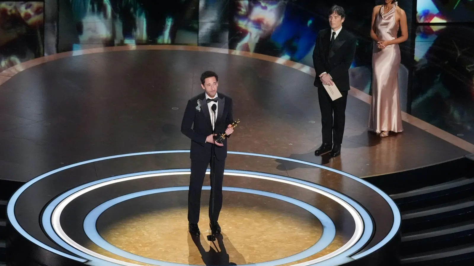 Adrien Brody bedankte sich ausführlich auf der Oscar-Bühne.  (Foto: Chris Pizzello/Invision/AP/dpa)