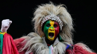 Afrika Cup: Ein Senegal-Fan reagiert bei dem Vorrundenspiel der Gruppe D gegen DR Kongo am 2. Spieltag.  (Foto: Themba Hadebe/AP/dpa)